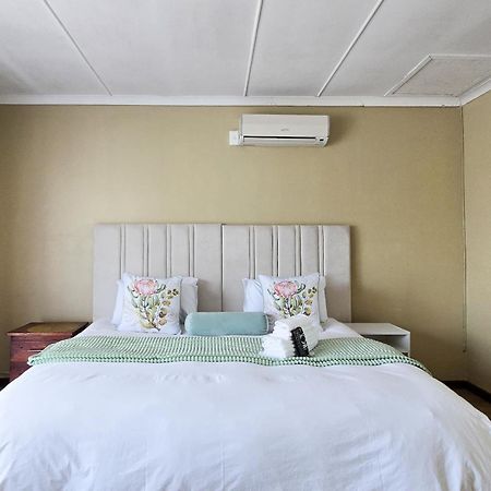 Mikasa Guesthouse East London Exterior photo