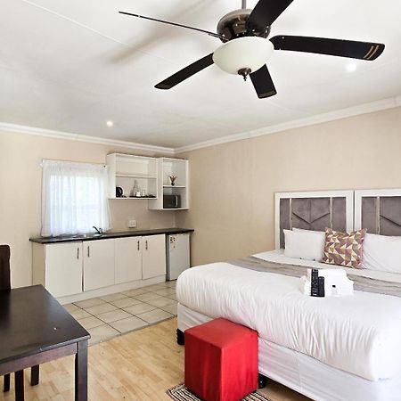 Mikasa Guesthouse East London Exterior photo