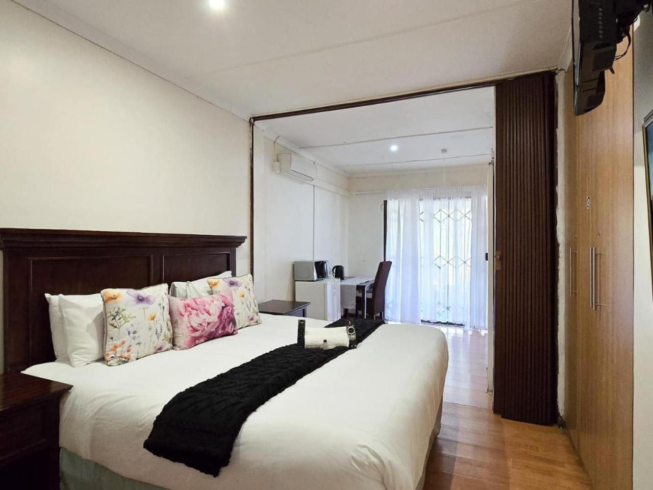 Mikasa Guesthouse East London Exterior photo